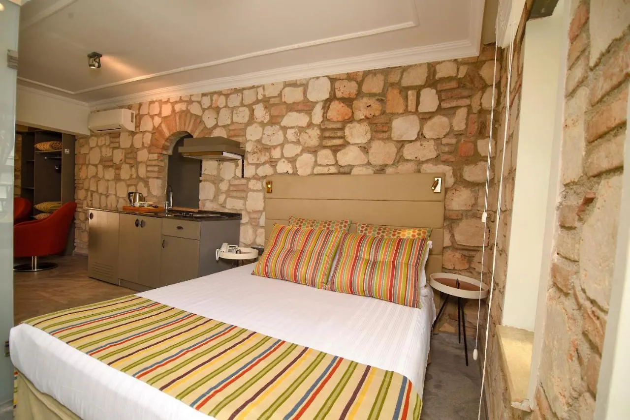 Magnificent Flat With Patio Near Hadrian'S Gate Apartment Antalya